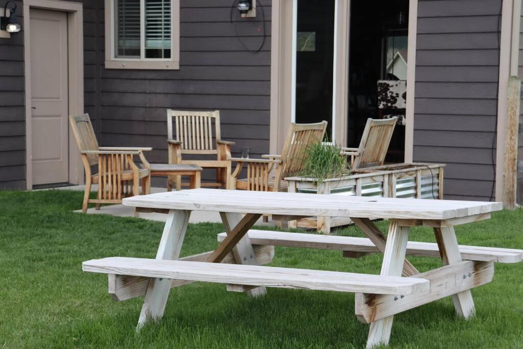 Glacier Park Getaway - Rustic Range Retreat Hébergement de vacances *